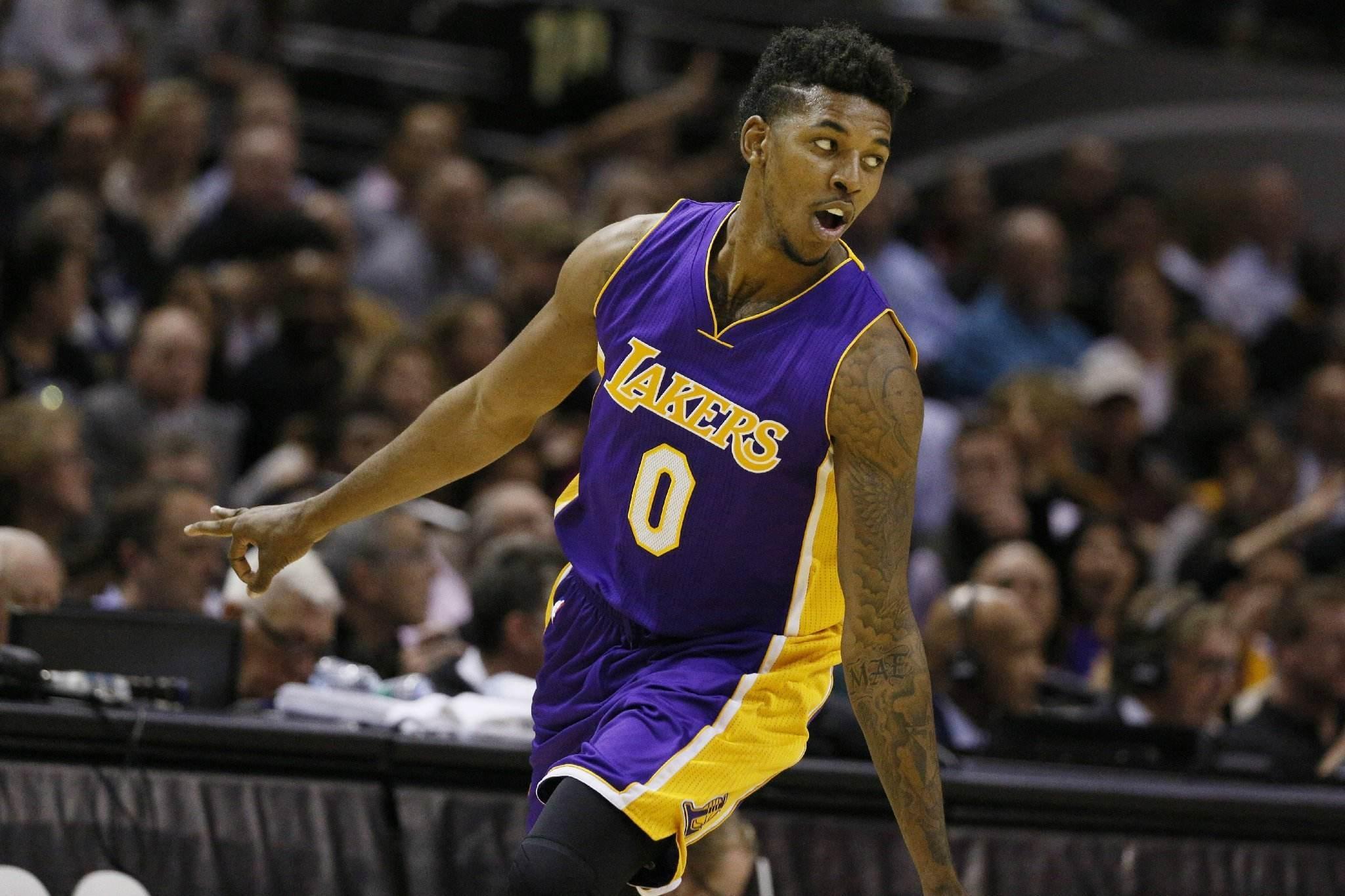 中场在攻防 中场在攻防